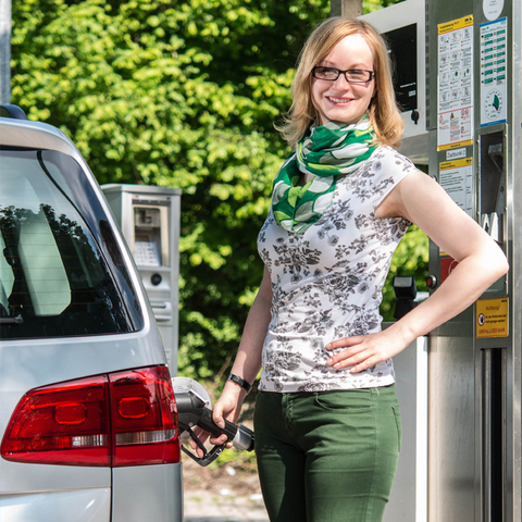 Время заправки природным газом одного легкового автомобиля (NGV) составляет 3 – 5 минут