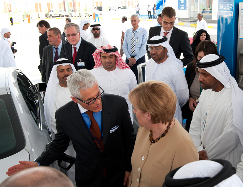 Dr. Angela Merkel und Philipp Bayat bei der Einweihung der BAUER Erdgastankstelle