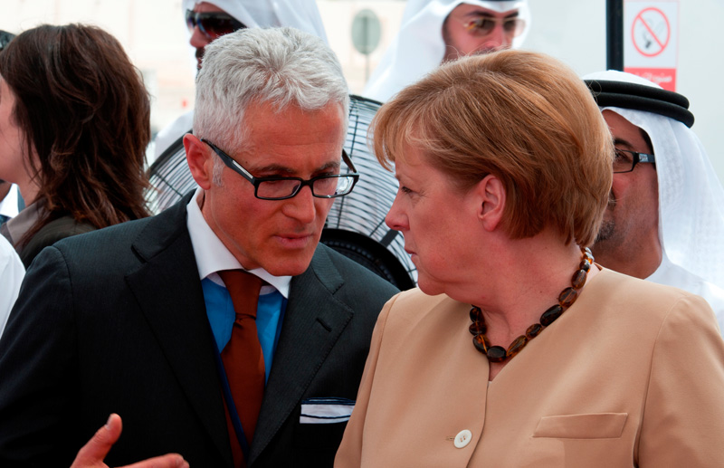 Bundeskanzlerin Angela Merkel und Philipp Bayat im Mai 2010 in Abu Dhabi. Im Mai 2011 geht es gemeinsam nach Indien und Singapur.