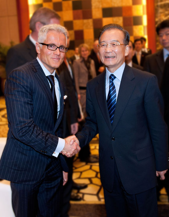 Philipp Bayat, Amministratore Delegato del BAUER GROUP, e il capo del Governo cinese, il Primo Ministro Wen Jiabao