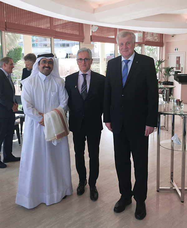 Left to right: H.E. Al Sada, Qatar’s Minister of Energy and Industry, Philipp Bayat and the Bavarian Prime Minister Horst Seehofer