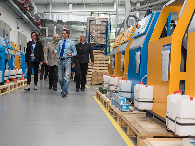 State Minister Ilse Aigner on a tour of the systems production facility at the new plant