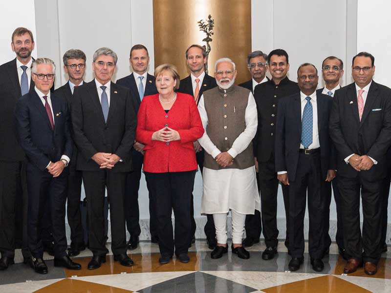 Gruppenbild mit Bundeskanzlerin Angela Merkel, Indiens Premierminister Narendra Modi, APA Vorsitzender und Siemens Vorstandsvorsitzender Joe Kaeser, BAUER Group Geschäftsführer Philipp Bayat und der deutschen Delegation