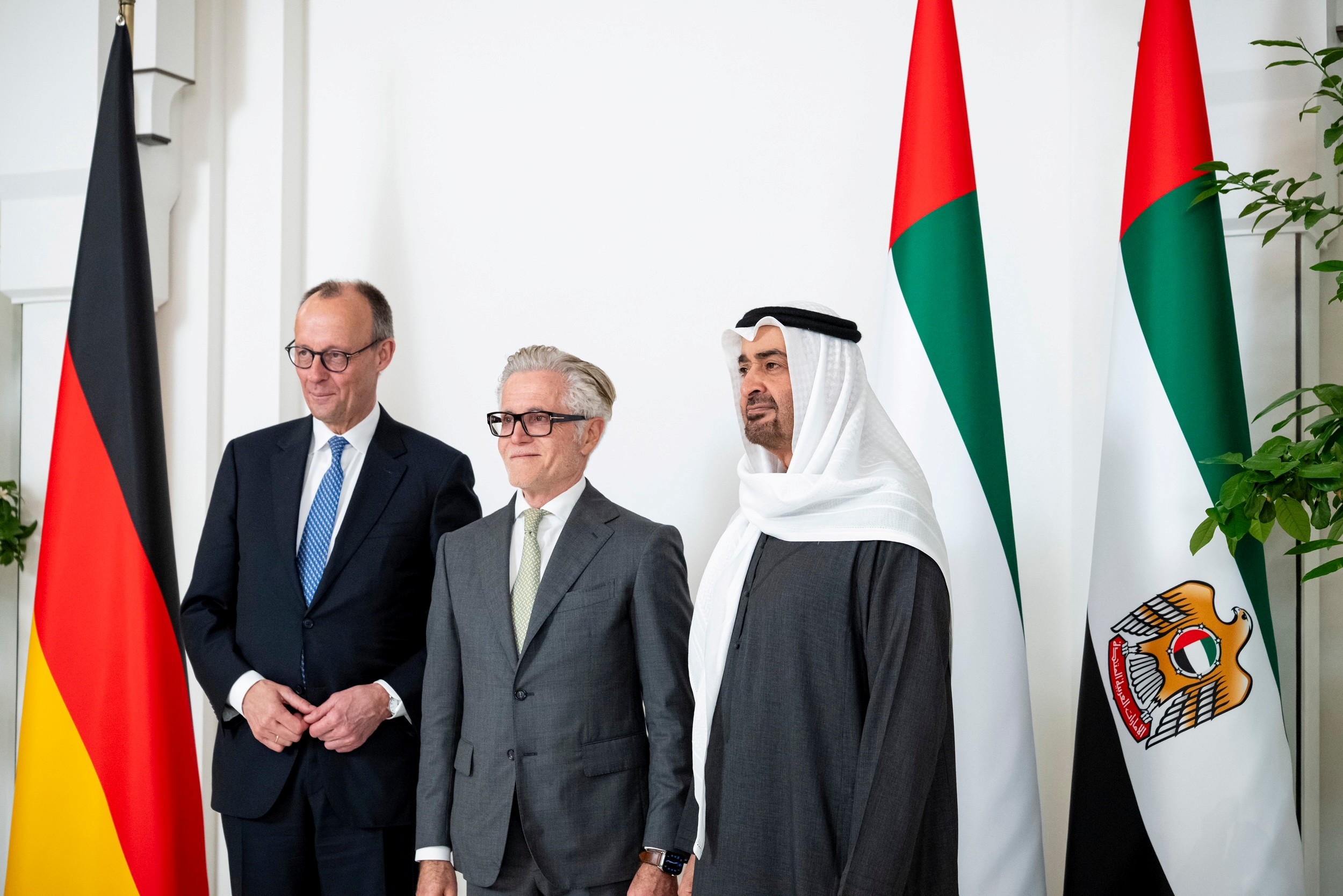 Federal Chancellor Merz and Philipp Bayat (BAUER GROUP) in conversation with UAE President Sheikh Mohamed bin Zayed Al Nahyan at Al Shati Palace