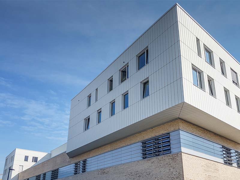 Der hochmoderne Gebäudekomplex beherbert das neue Nanoforschungszentrum auf dem Campus der Universität Hamburg 