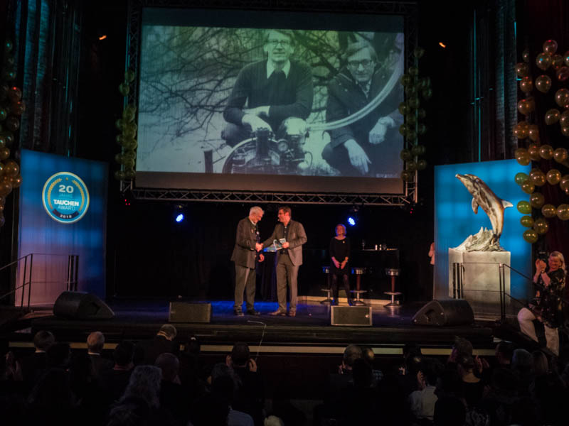 Heinz Bauer as guest of honor on stage at the renowned "Tauchen Award" diving event